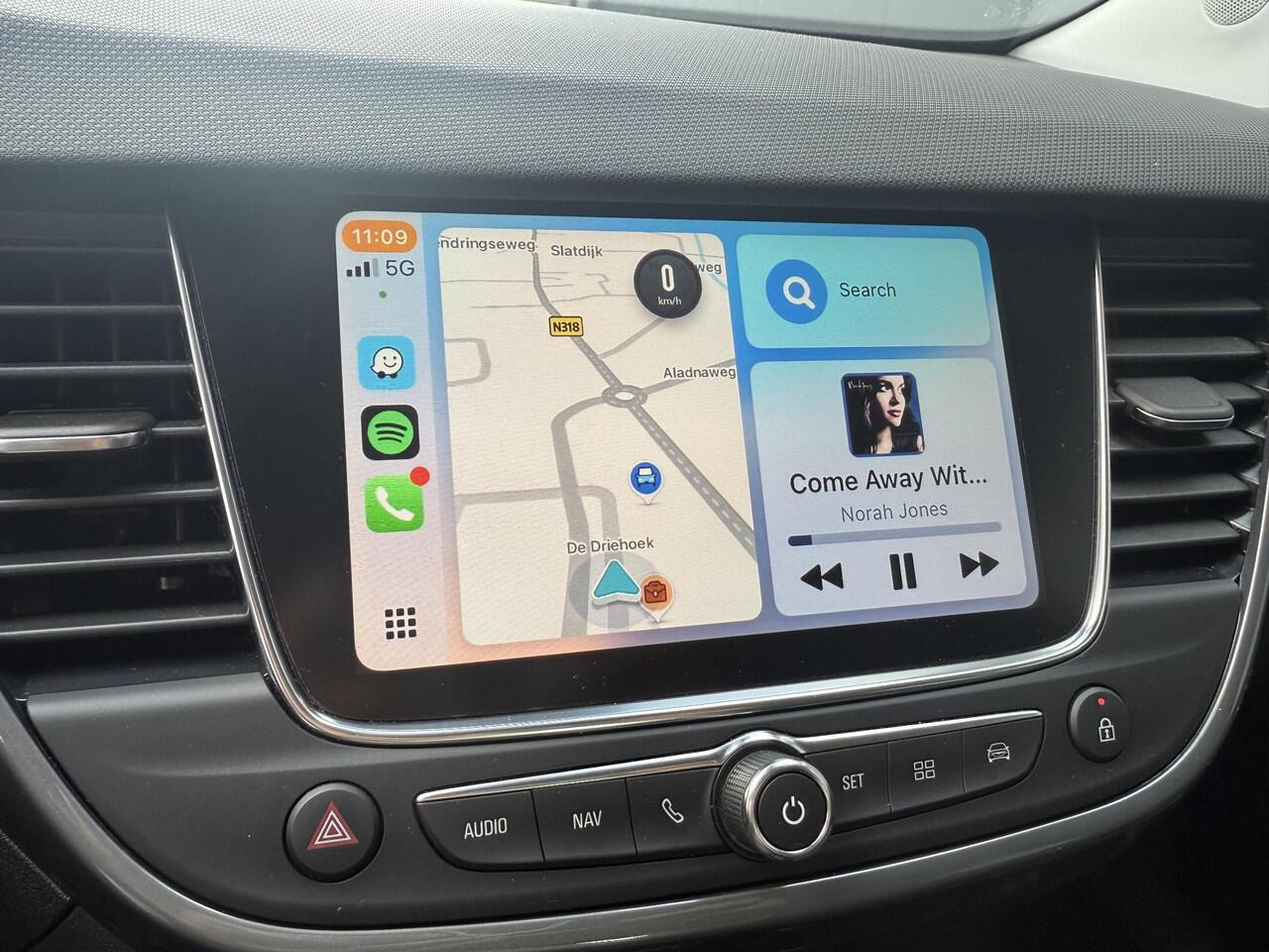 Opel Crossland 1.2 Turbo Ultimate / 110 pk / Beide stoelen in hoogte verstelbaar AGR / Zeer Compleet / Alcantara / Led /17 inch / Navi / Apple Android / Dode hoek /