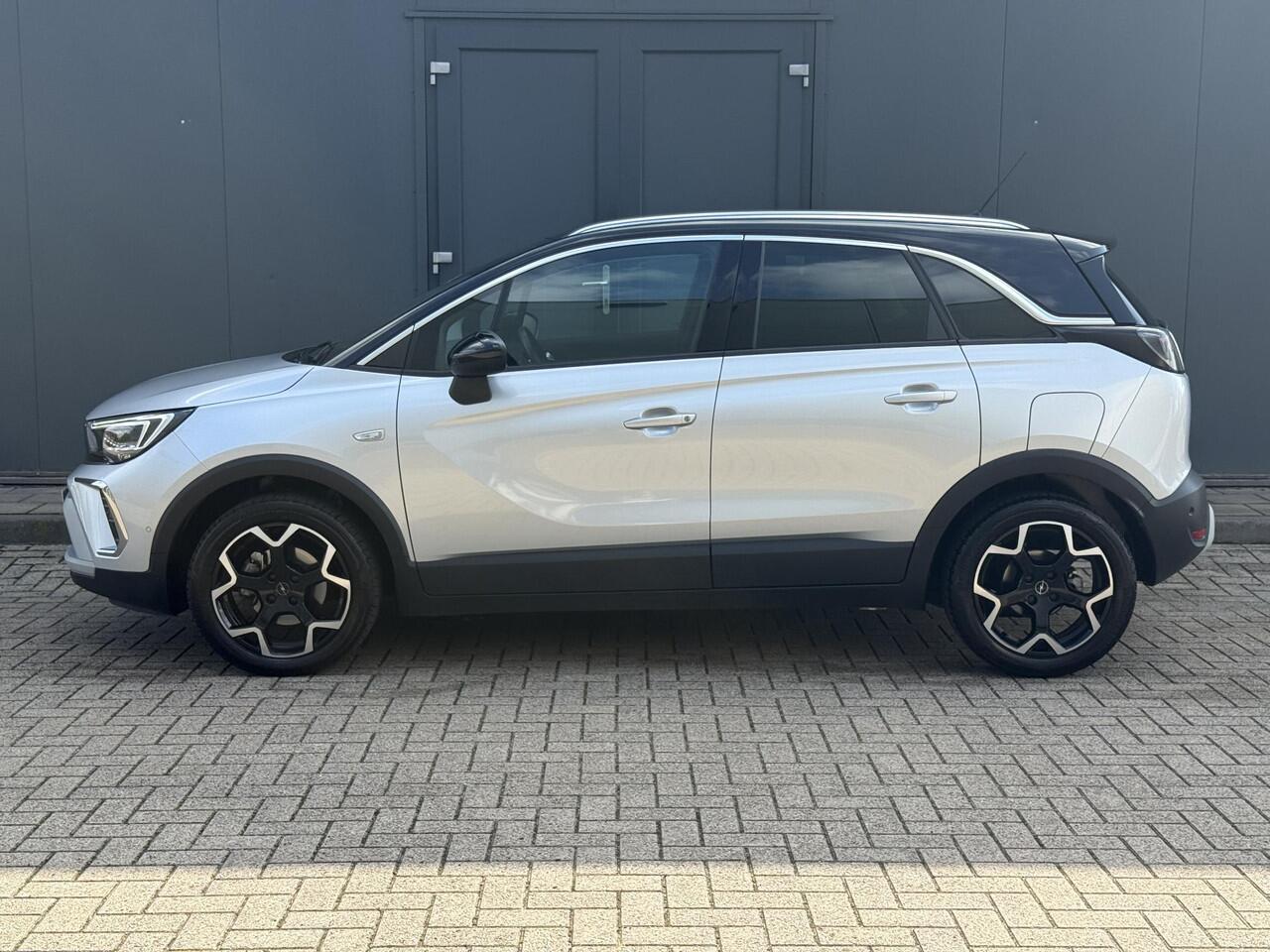 Opel Crossland 1.2 Turbo Ultimate / 110 pk / Beide stoelen in hoogte verstelbaar AGR / Zeer Compleet / Alcantara / Led /17 inch / Navi / Apple Android / Dode hoek /