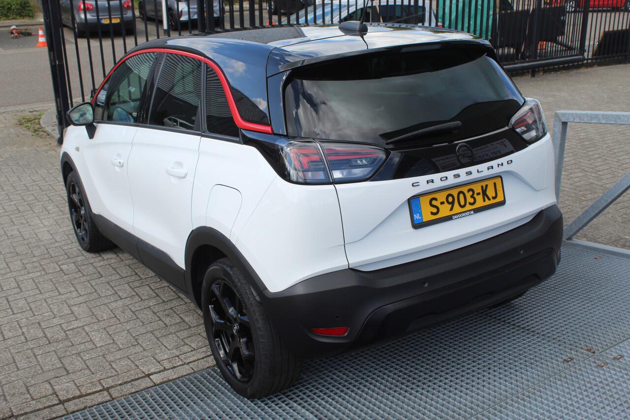 Opel Crossland 1.2 Turbo GS Line Navigatie/Cruise control/Climate control/Apple carplay/DAB+/Lane assist/Parkeersensoren/LED koplampen/Multifunctioneel stuurwiel/17'' Lichtmetalen velgen.