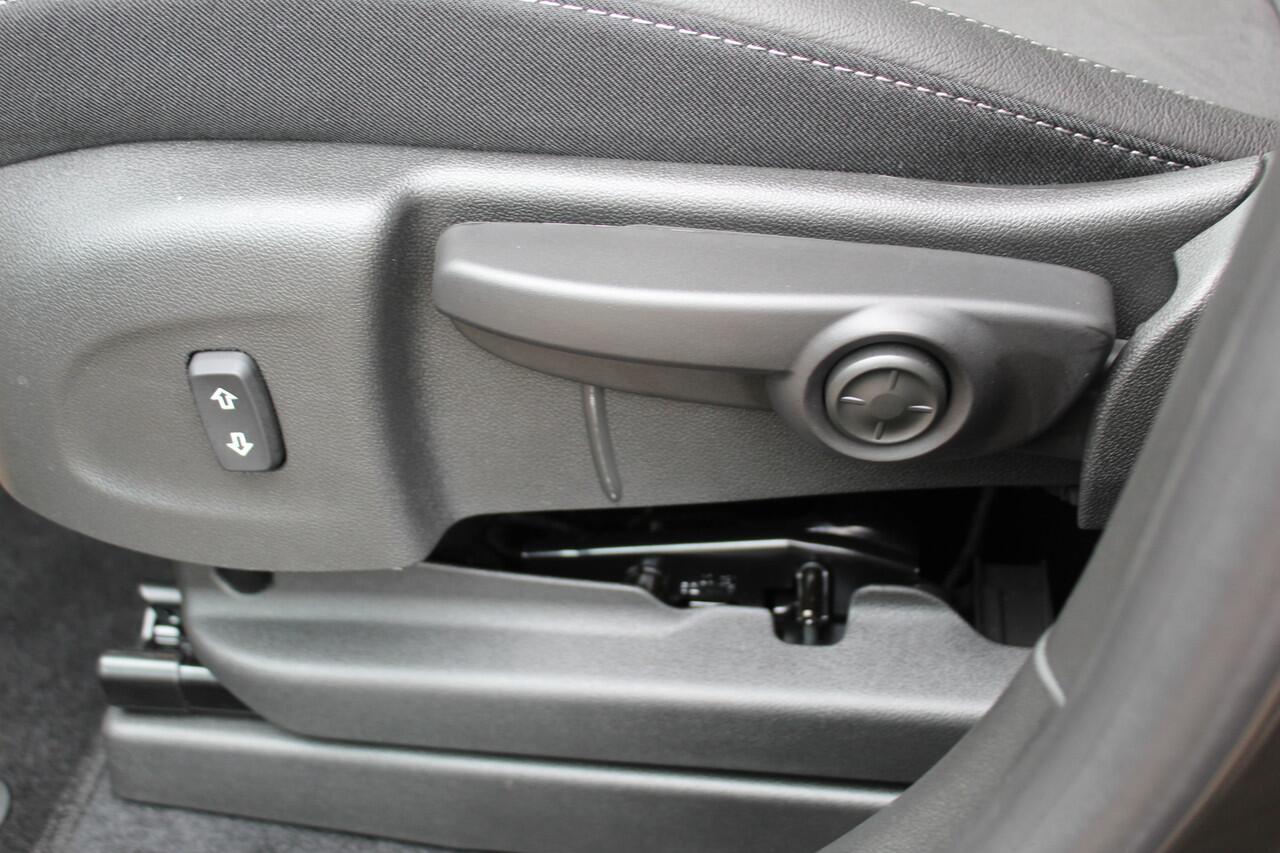 Opel Crossland 1.2 110 pk Turbo Elegance , Mooie hoge zit Climate control , Cruise control , AGR stoelen voor , Camera Navigatie , LM velgen , Parkeersensoren V+A