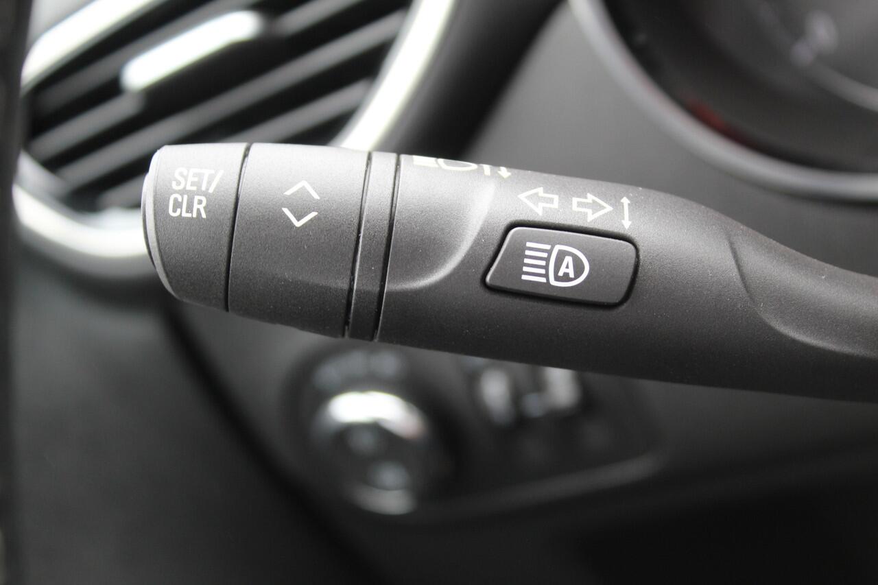 Opel Crossland 1.2 110 pk Turbo Elegance , Mooie hoge zit Climate control , Cruise control , AGR stoelen voor , Camera Navigatie , LM velgen , Parkeersensoren V+A