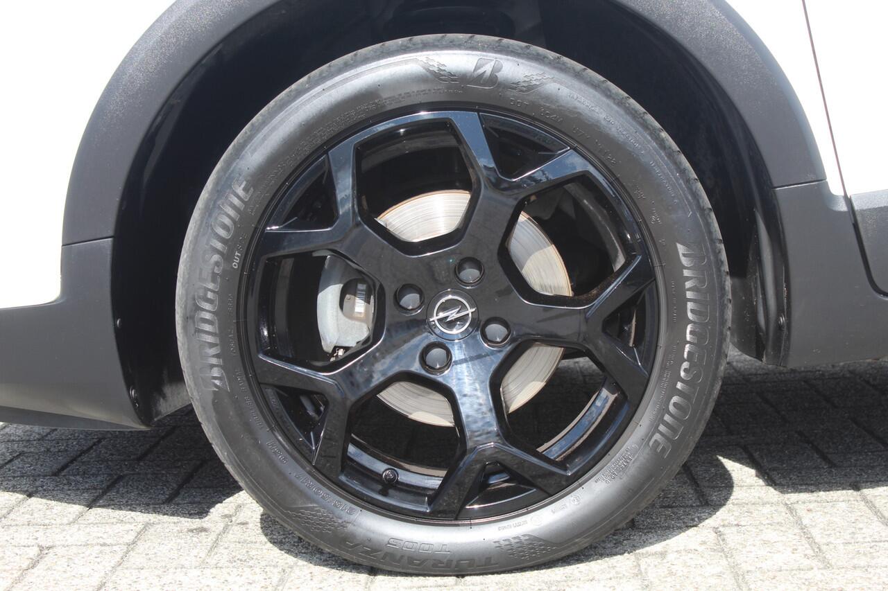 Opel Crossland 1.2 Turbo GS Line Navigatie/Cruise control/Climate control/Apple carplay/DAB+/Lane assist/Parkeersensoren/LED koplampen/Multifunctioneel stuurwiel/17'' Lichtmetalen velgen.