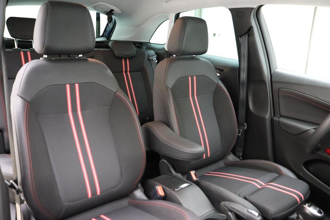 Opel Crossland 1.2 Turbo GS-Line | Navigatie | Climate control | Camera | Keyless | Getint glas | Lichtmetalen velgen black | Dodehoekdetectie