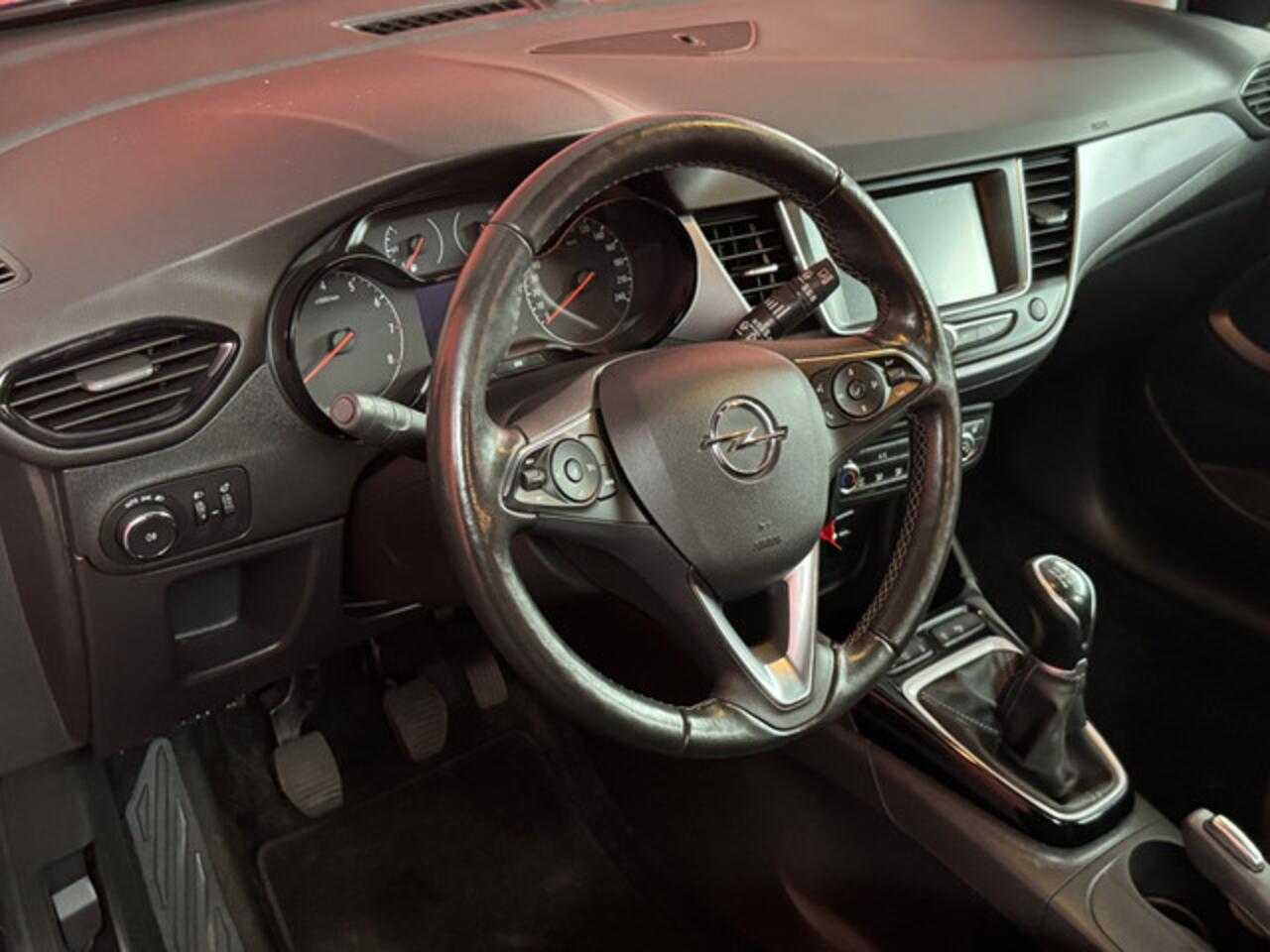 Opel Crossland 1.2 Edition | Stoelverwarming | Airco | Trekhaak