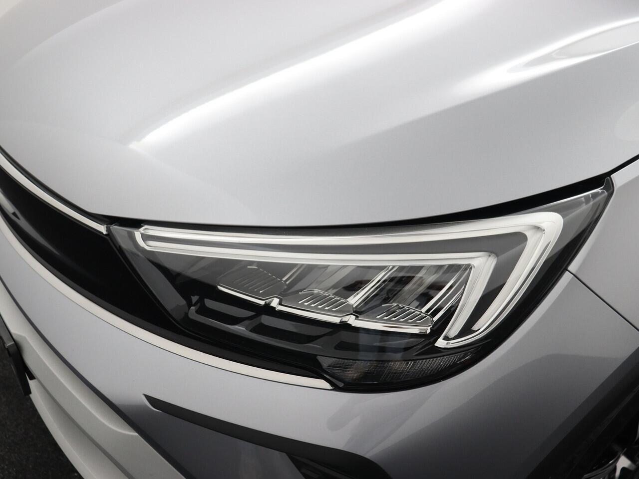 Opel Crossland 1.2 Turbo Elegance Airco, Apple Carplay/Android Auto, bluetooth, Bandenspanningscontrolesysteem, Achteruitrijcamera, Rijstrooksensor, regensensor, Op zoek naar een compacte SUV die stijl, comfort en zuinigheid perfect combineert? Dan is deze Opel Crosslan