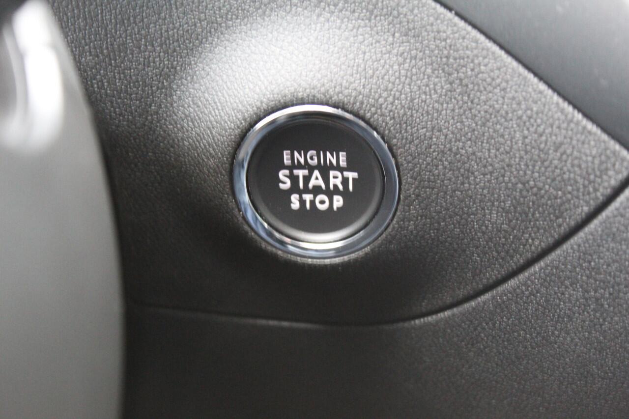 Opel Crossland 1.2-110pk Turbo Ultimate. Mooie en luxe hoogzitter met weinig km's ! Volautm. airco dual, cruise control, camera, comfortstoelen, metallic lak, LM wielen, navigatie, telefoonvoorb., LED verlichting etc.