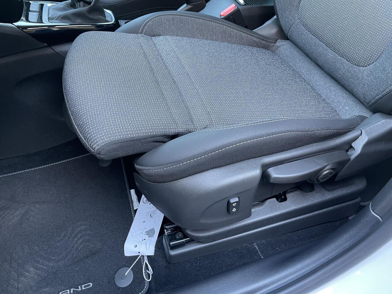 Opel Crossland 1.2 Turbo Elegance Achterbank verschuifbaar/Stoel en stuur verwarming.