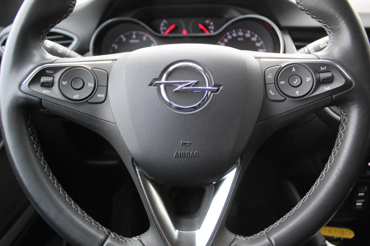 Opel Crossland 1.2-110pk Turbo Ultimate. Mooie en luxe hoogzitter met weinig km's ! Volautm. airco dual, cruise control, camera, comfortstoelen, metallic lak, LM wielen, navigatie, telefoonvoorb., LED verlichting etc.