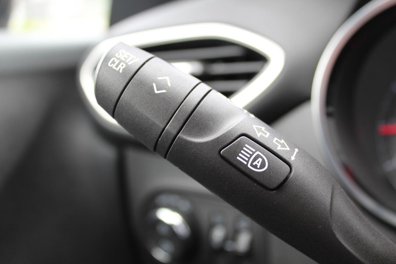 Opel Crossland 1.2-110 pk Turbo Elegance. Mooie moderne hoogzitter ! Climate Control, Cruise Control, Achteruitrijcamera, Navigatiesysteem