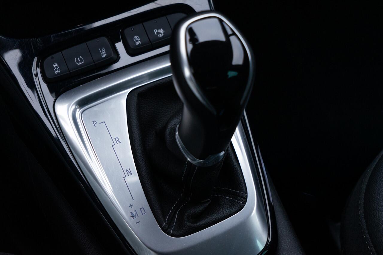 Opel Crossland 1.2 131 PK Turbo Elegance| 20.500 Km | Automaat | Two-Tone lak | N Model | | Trekhaak | Clima | Cruise | Pdc | 16 INCH LMV | Stoel Verwarming |