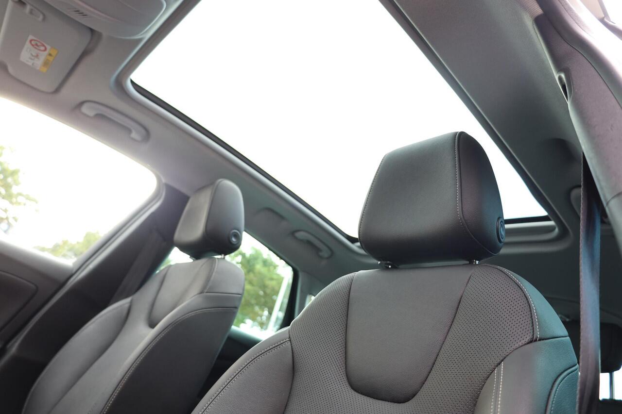 Opel Crossland X 1.2 Turbo Ultimate TREKHAAK PANO LEER STOEL/STUURVERW. CARPLAY CAMERA CLIMA CRUISE NAVI 2XPDC 17''LMV