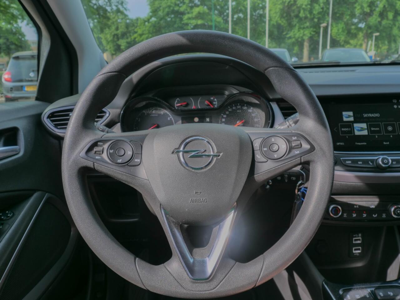 Opel Crossland X 1.2 T. Innovation. Airco, Navi. PDC voor en achterzijde.