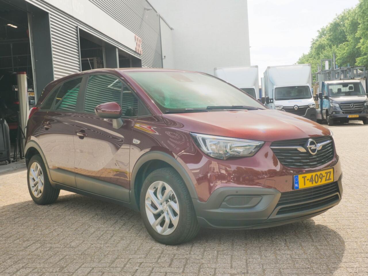 Opel Crossland X 1.2 T. Innovation. Airco, Navi. PDC voor en achterzijde.