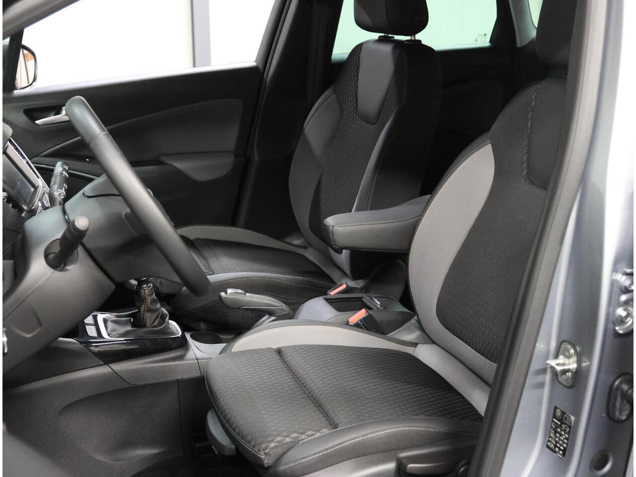 Opel Crossland X 1.2 110PK Turbo Innovation | Camera | AppleCarPlay/AndroidAuto | AGR Stoelen | Armsteun | Climate Control | Cruise Control | Isofix | Privacy Glass | Parkeersensoren | LED |