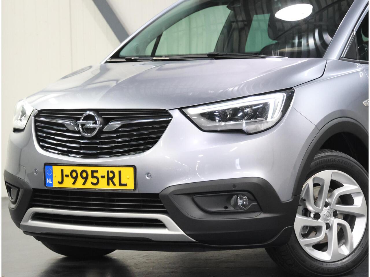 Opel Crossland X 1.2 110PK Turbo Innovation | Camera | AppleCarPlay/AndroidAuto | AGR Stoelen | Armsteun | Climate Control | Cruise Control | Isofix | Privacy Glass | Parkeersensoren | LED |