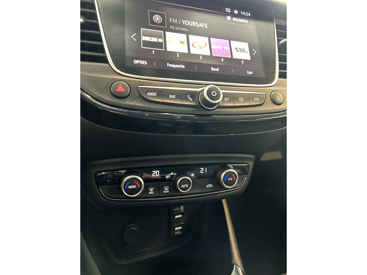 Opel Crossland X 1.2 Turbo 120 Jaar Edition | Cruise control | Climate control | Achteruitrijcamera | Apple carplay | Navigatie | Parkeersensoren v+a | Lane assist