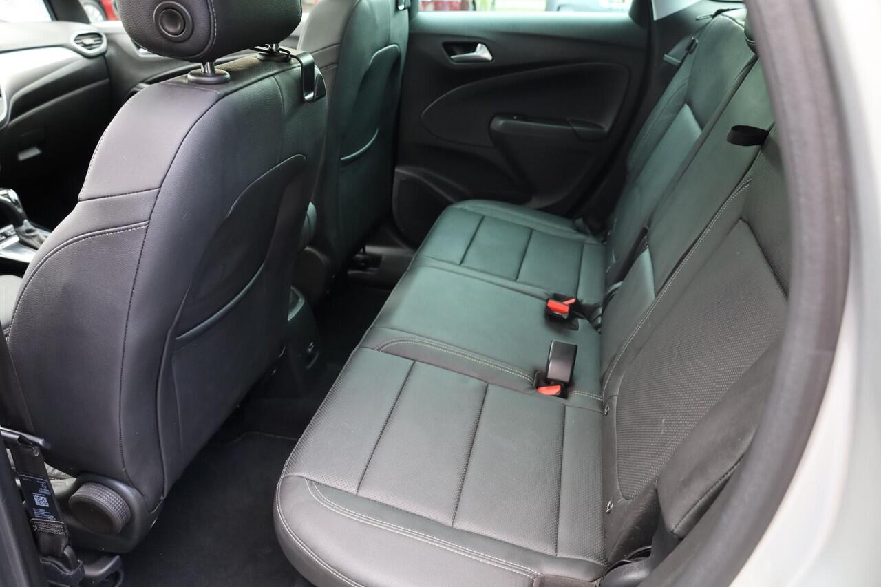 Opel Crossland X 1.2 Turbo Ultimate TREKHAAK PANO LEER STOEL/STUURVERW. CARPLAY CAMERA CLIMA CRUISE NAVI 2XPDC 17''LMV