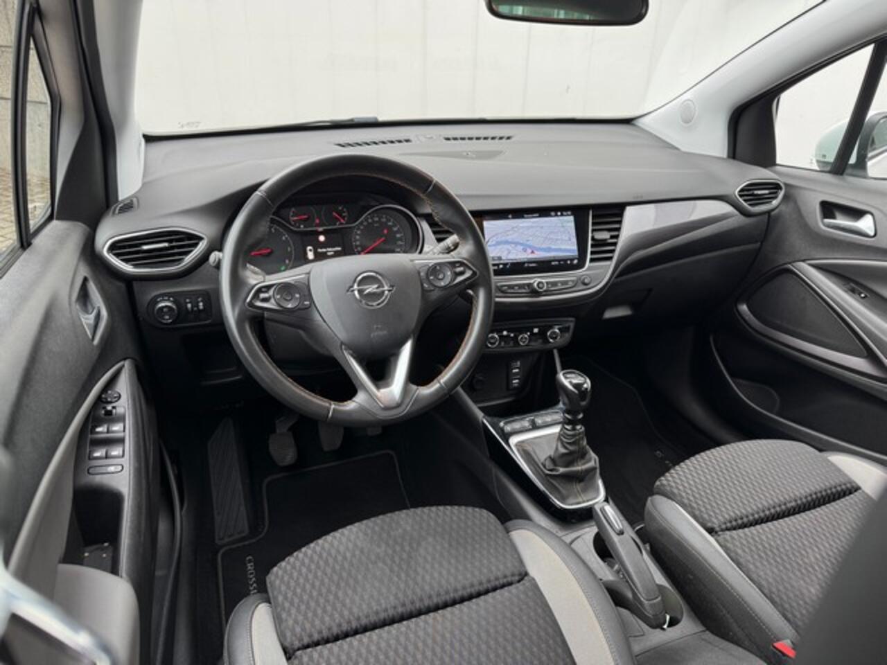 Opel Crossland X 1.2 Turbo Innovation met Navi/Camera, AGR-stoelen, Trekhaak, LED
