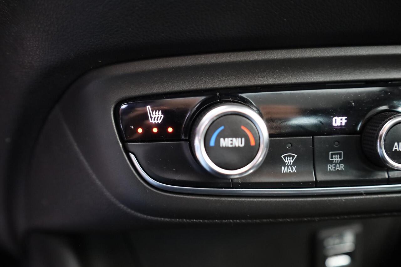 Opel Crossland X 1.2 Turbo Ultimate TREKHAAK PANO LEER STOEL/STUURVERW. CARPLAY CAMERA CLIMA CRUISE NAVI 2XPDC 17''LMV