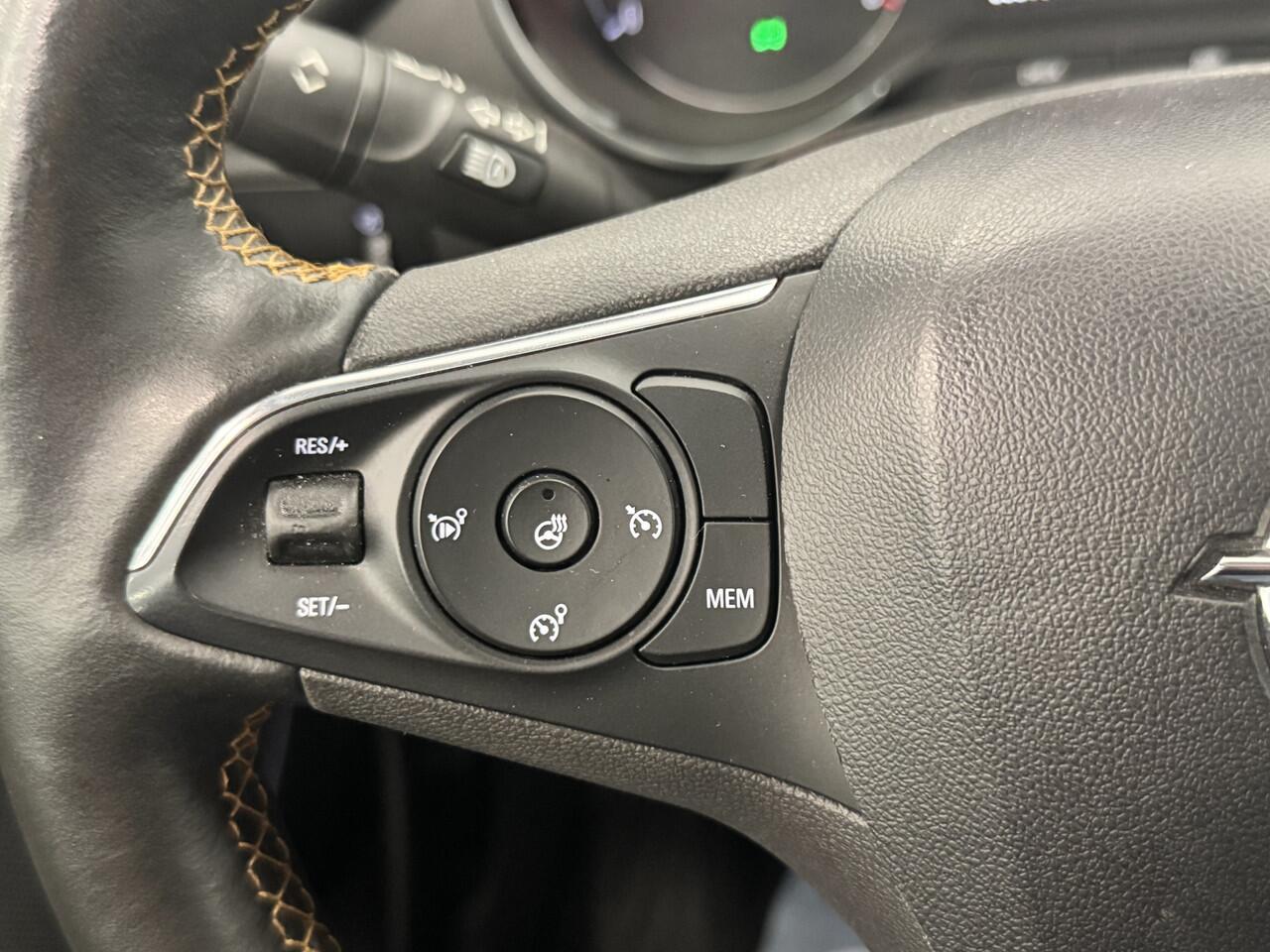 Opel Crossland X 1.2 Turbo Ultimate | PANO | NAVI |