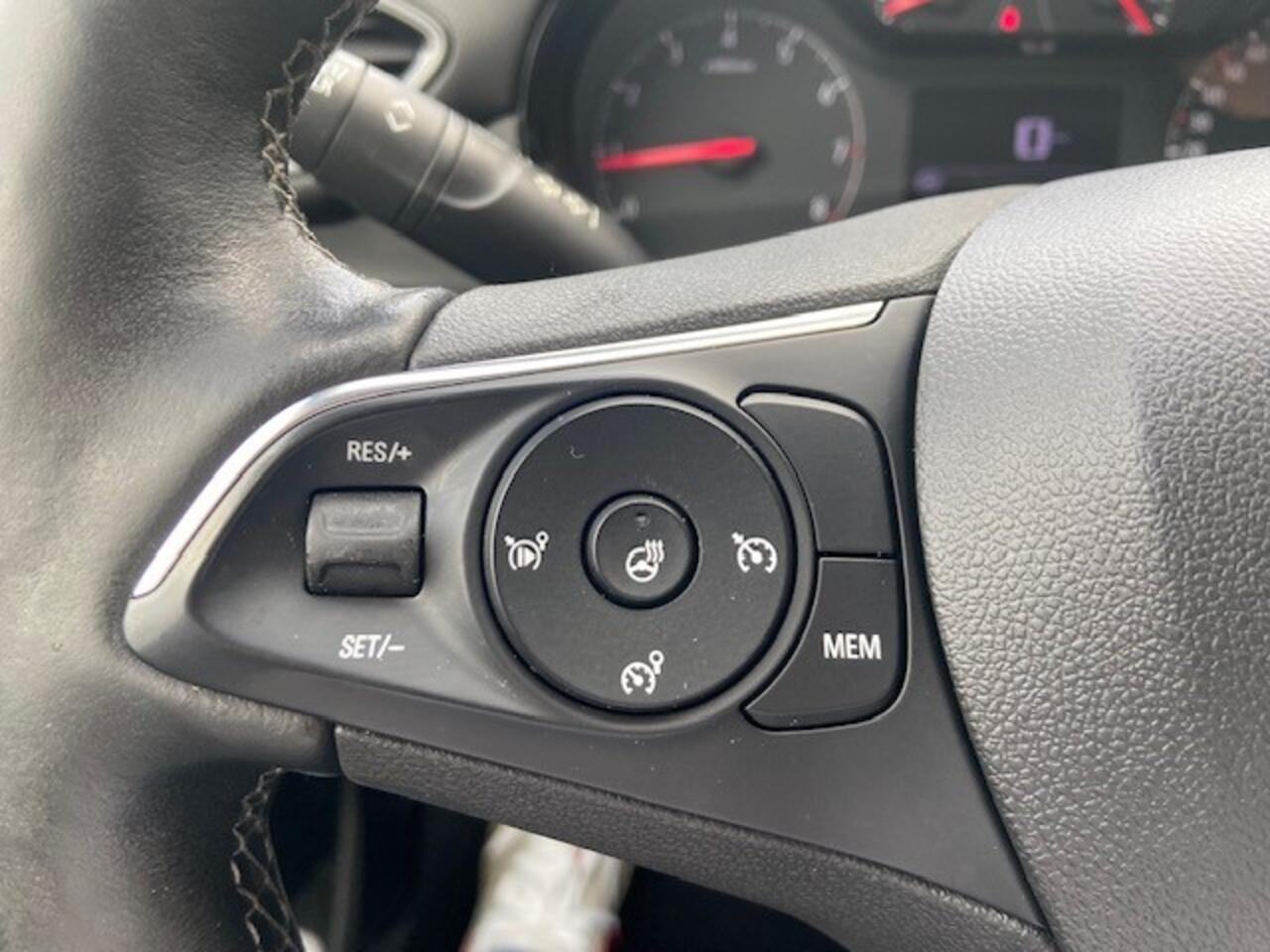 Opel Crossland X 1.2 Selection Cruise control / Stoelverwarming / Verwarmd stuurwiel