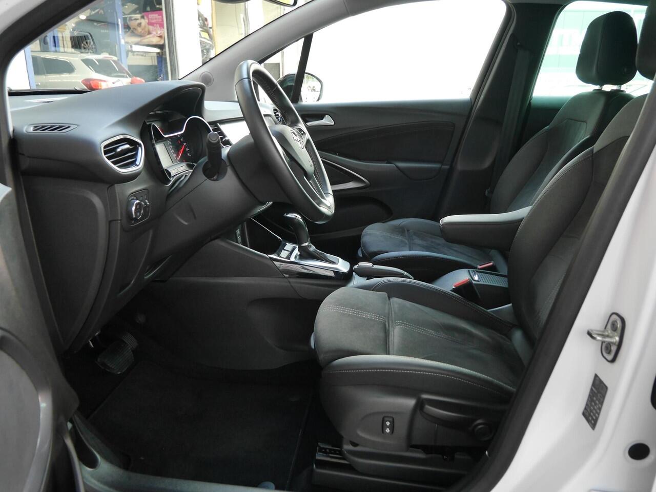Opel Crossland 1.2 Turbo Ultimate Automaat | Navigatie | Alcantara bekleding | Keyless entry & start | Achteruitrij Camera | Lichtmetalen velgen | Parkeersensoren v+a