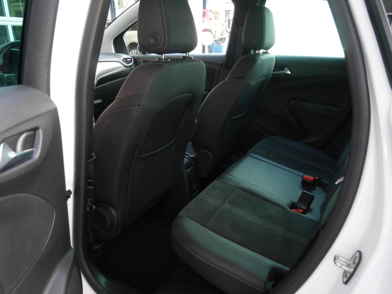 Opel Crossland 1.2 Turbo Ultimate Automaat | Navigatie | Alcantara bekleding | Keyless entry & start | Achteruitrij Camera | Lichtmetalen velgen | Parkeersensoren v+a