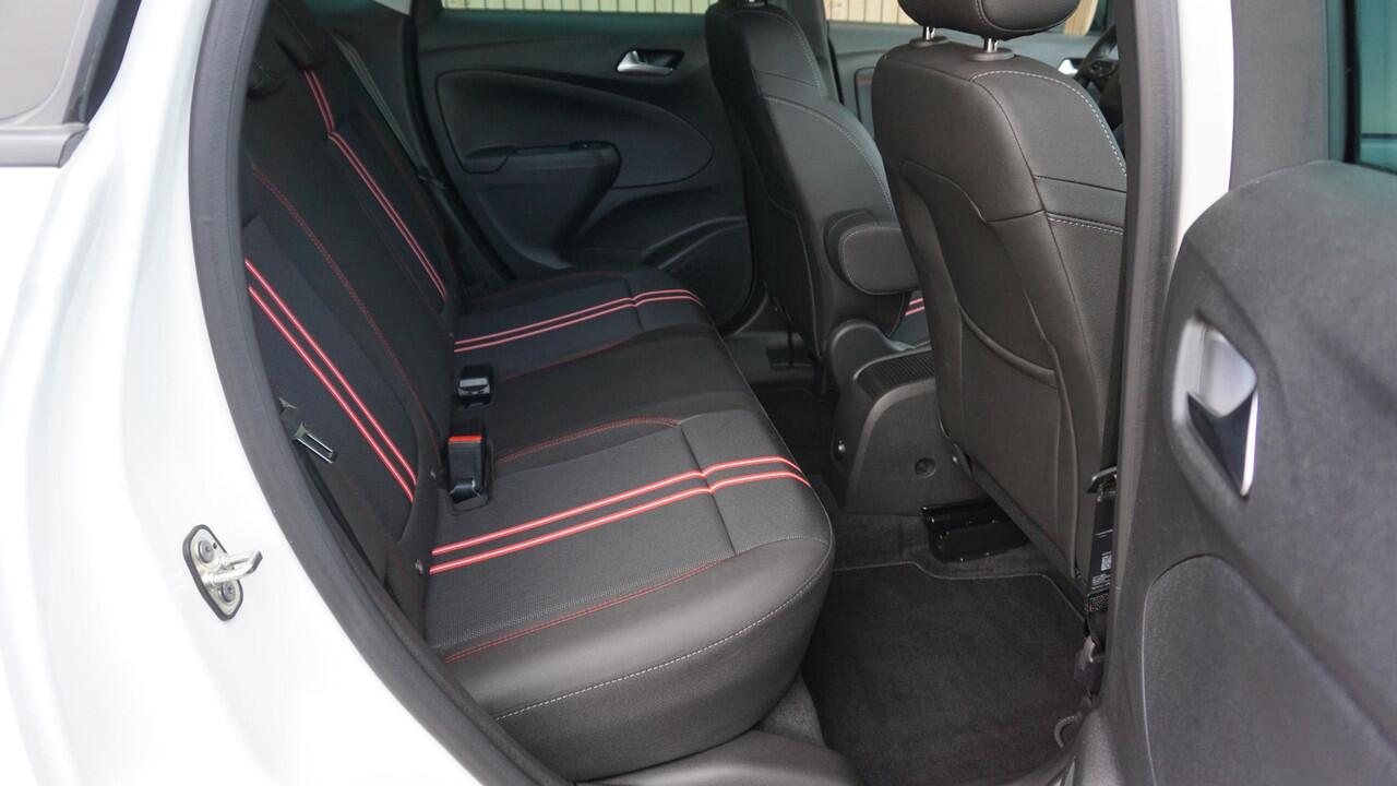 Opel Crossland 1.2 110pk Turbo GS-Line *Black Optik* Sportstoelen H-Leder 17inch LM Clima Cruise Control A-Camera 12352km!