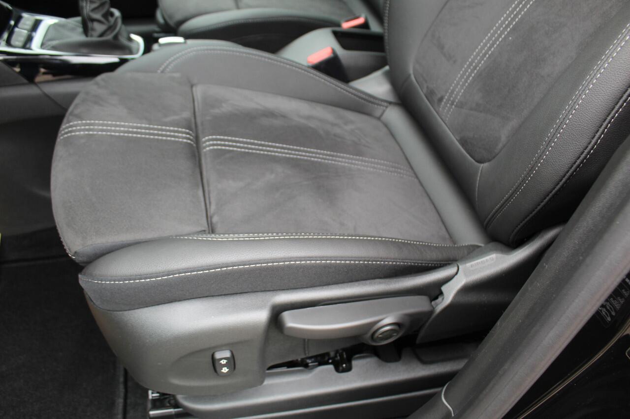 Opel Crossland 1.2 110 pk Turbo Elegance , Mooie hoge zit Climate control , Cruise control , AGR stoelen voor , Camera Navigatie , LM velgen , Parkeersensoren V+A