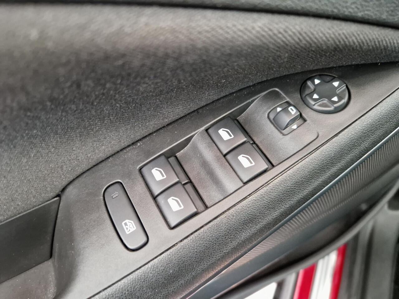 Opel Crossland 1.2 Turbo Design & Tech Automaat | Stoelverwarming | Achteruitrijcamera | Parkeersensoren voor en achter | Stuurwielverwarming | Apple Carplay/Android Auto