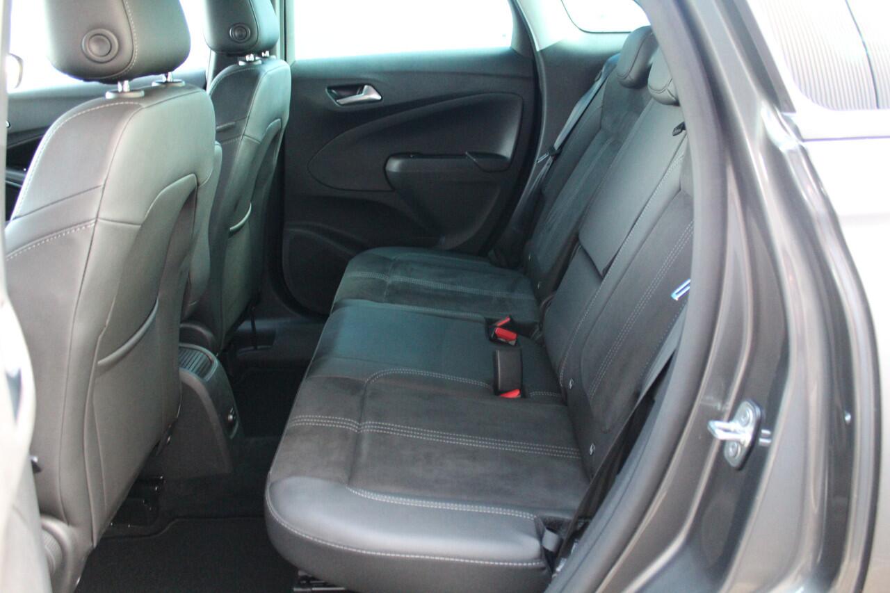 Opel Crossland 1.2-Turbo 110pk Ultimate Mooie en luxe hoogzitter met weinig km's ! Volautm. airco dual, cruise control, camera, comfortstoelen, metallic lak, LM wielen, navigatie, telefoonvoorb., LED verlichting etc.