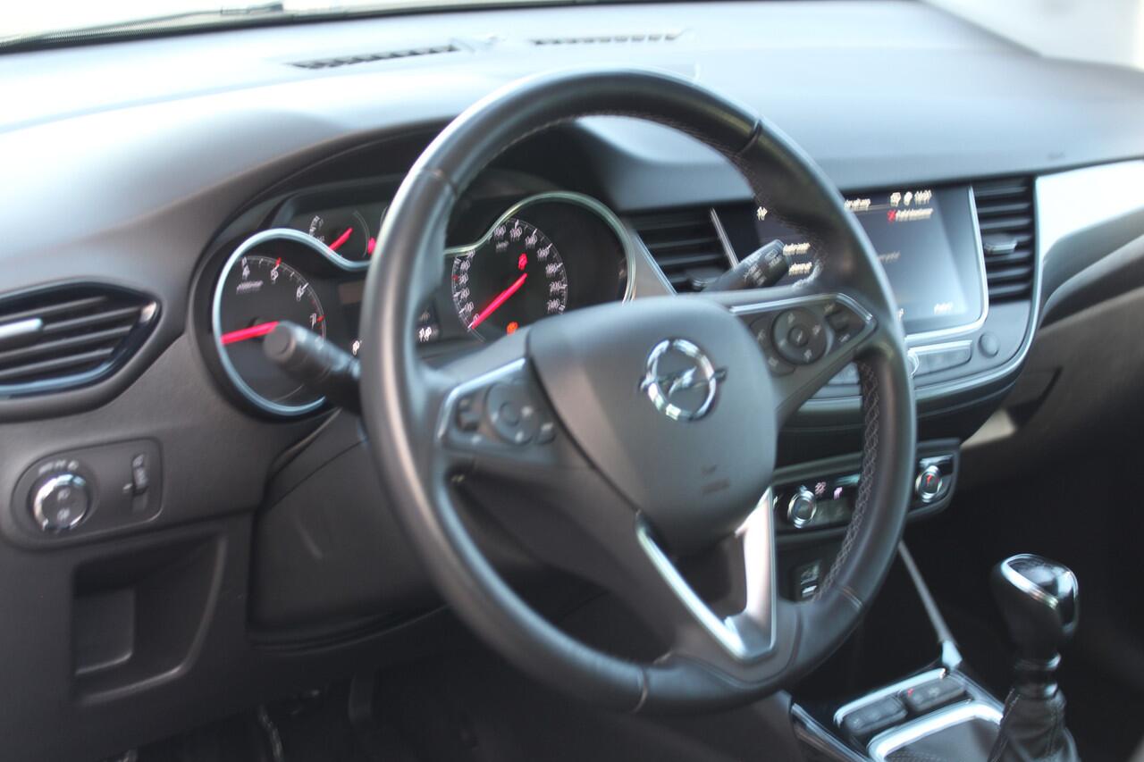 Opel Crossland 1.2-Turbo 110 pk Ultimate Mooie en luxe hoogzitter met weinig km's ! Volautm. airco dual, cruise control, camera, comfortstoelen, metallic lak, LM wielen, navigatie, telefoonvoorb., LED verlichting etc.
