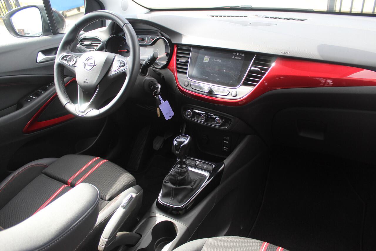 Opel Crossland 1.2 Turbo GS Line Navigatie/Cruise control/Climate control/Apple carplay/DAB+/Lane assist/Parkeersensoren/LED koplampen/Multifunctioneel stuurwiel/17'' Lichtmetalen velgen.