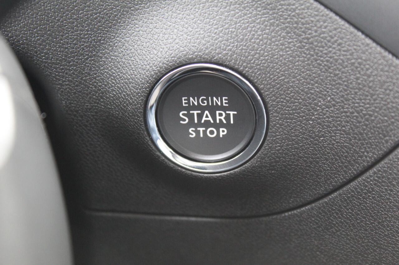 Opel Crossland 1.2-110pk Turbo 'Elegance'. Mooie en luxe hoogzitter met weinig km's ! Volautm. airco dual, cruise control, camera, comfortstoelen, metallic lak, LM wielen, navigatie, telefoonvoorb., lane- en side assist, parkeersensoren v+a, LED verlichting etc.