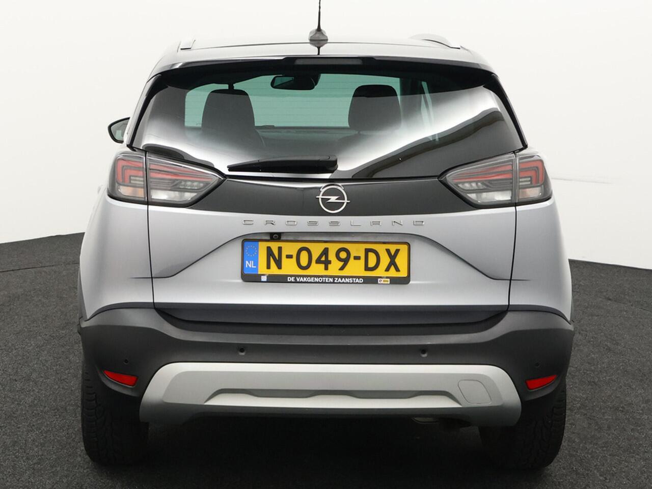 Opel Crossland 1.2 Turbo Elegance Airco, Apple Carplay/Android Auto, bluetooth, Bandenspanningscontrolesysteem, Achteruitrijcamera, Rijstrooksensor, regensensor, Op zoek naar een compacte SUV die stijl, comfort en zuinigheid perfect combineert? Dan is deze Opel Crosslan