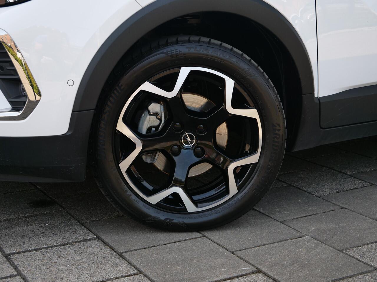 Opel Crossland 1.2 Turbo 130 Pk Automaat Ultimate Navi / DAB / Camera / Apple Carplay