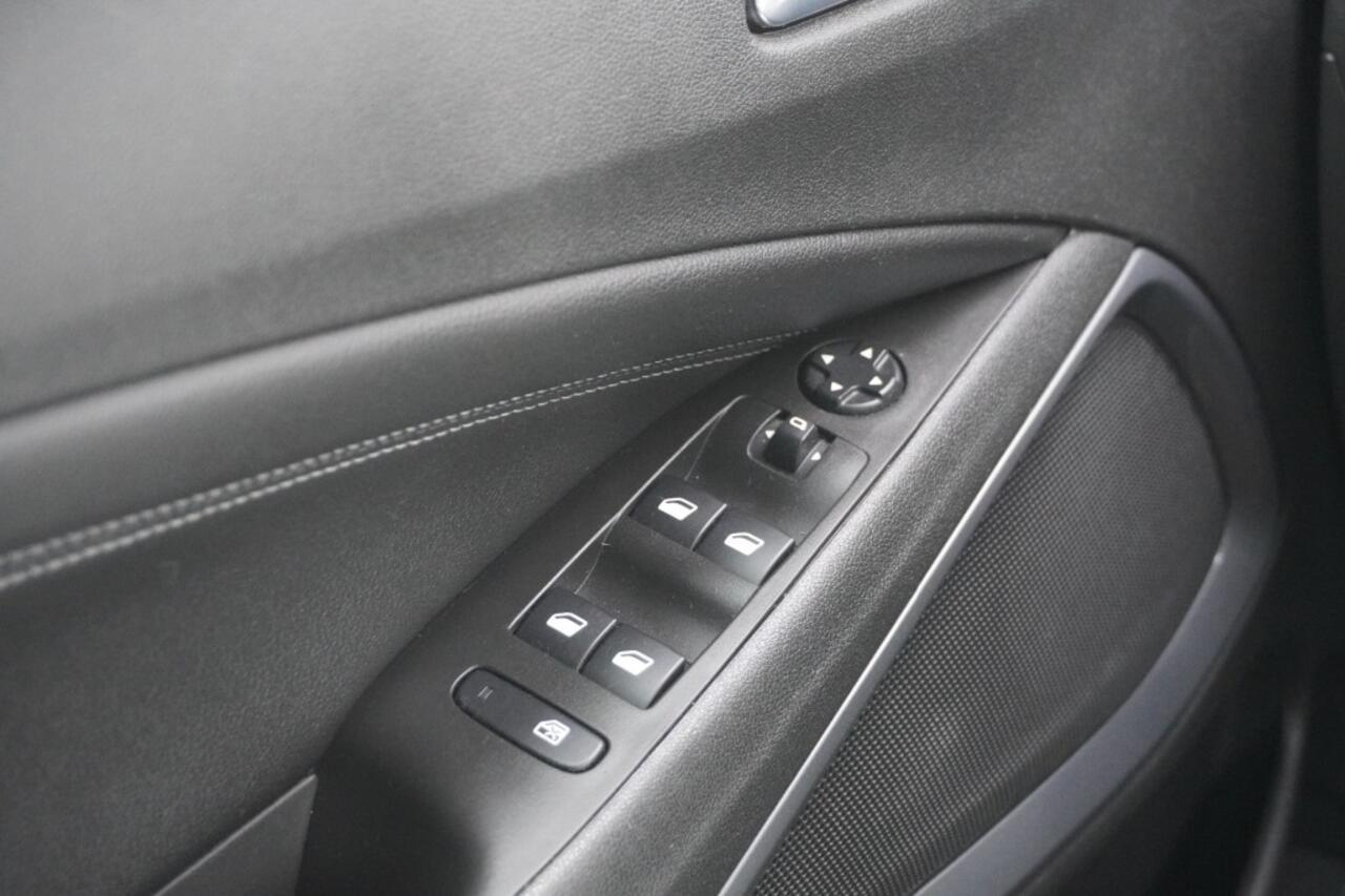 Opel Crossland 1.2 Turbo 110pk Elegance / Trekhaak / Camera + parkeersensoren / Navi