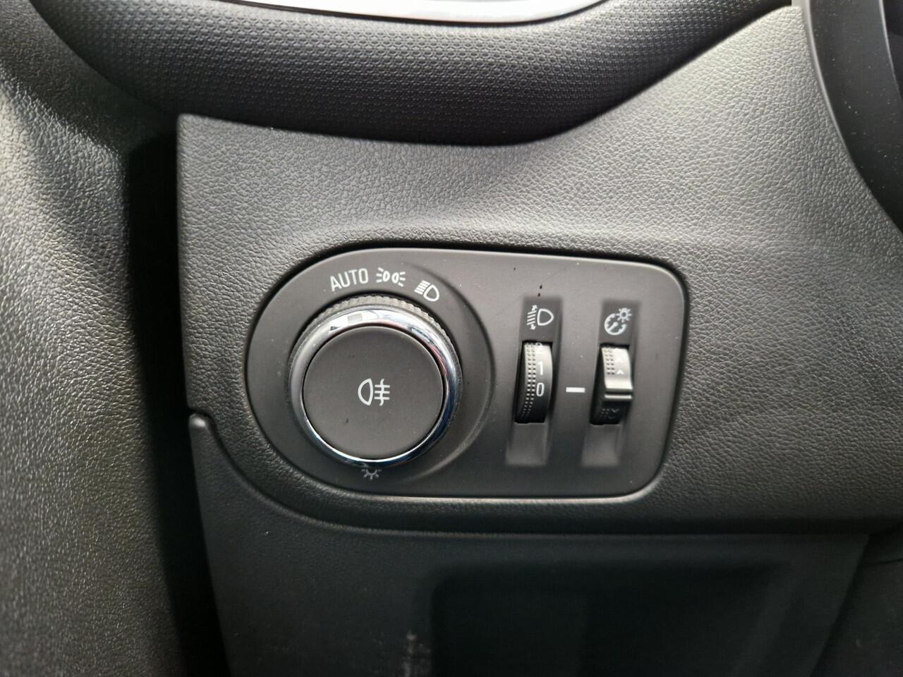 Opel Crossland 1.2 Turbo Design & Tech Automaat | Stoelverwarming | Achteruitrijcamera | Parkeersensoren voor en achter | Stuurwielverwarming | Apple Carplay/Android Auto