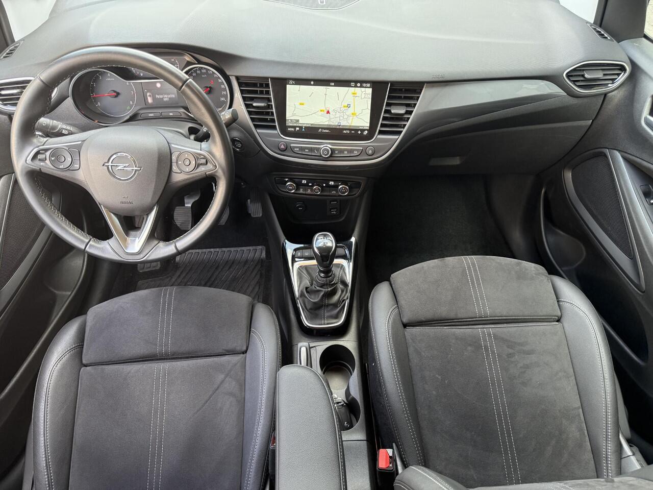 Opel Crossland 1.2 Turbo Ultimate / 110 pk / Beide stoelen in hoogte verstelbaar AGR / Zeer Compleet / Alcantara / Led /17 inch / Navi / Apple Android / Dode hoek /