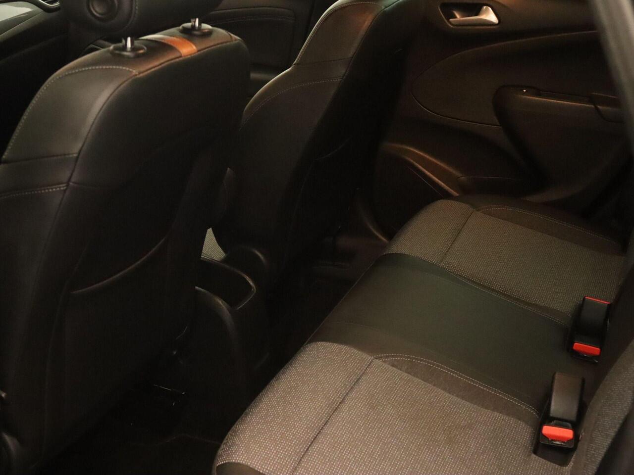 Opel Crossland 1.2 Turbo Elegance - ORIGINEEL NEDERLANDSE AUTO - VASTE TREKHAAK 840KG GEREMD TREKGEWICHT - PARKEERSENSOREN VOOR EN ACHTER - 360 GRADEN CAMERA - DODEHOEK DETECTIE - STUUR EN STOELVERWARMING - NAVIGATIE - APPLE CARPLAY/ ANDROID AUTO