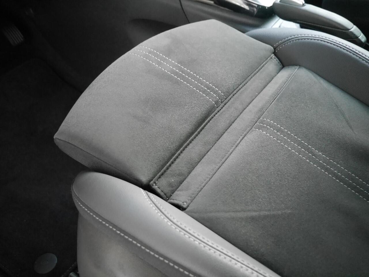 Opel Crossland 1.2 Turbo Ultimate Automaat | Navigatie | Alcantara bekleding | Keyless entry & start | Achteruitrij Camera | Lichtmetalen velgen | Parkeersensoren v+a