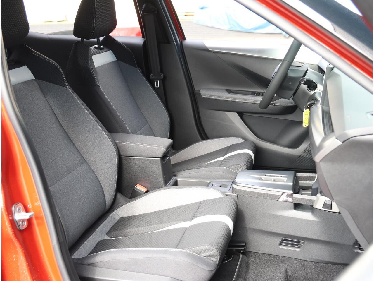 Opel FRONTERA Electric GS 44 kWh | 11 Boordlader | Stoel, stuur & voorruit verwarming | 130° Camera | Ergonomische voorstoelen | Apple Carplay/ Android Auto | Navigatie | 17"LM Velgen | Cruise Control