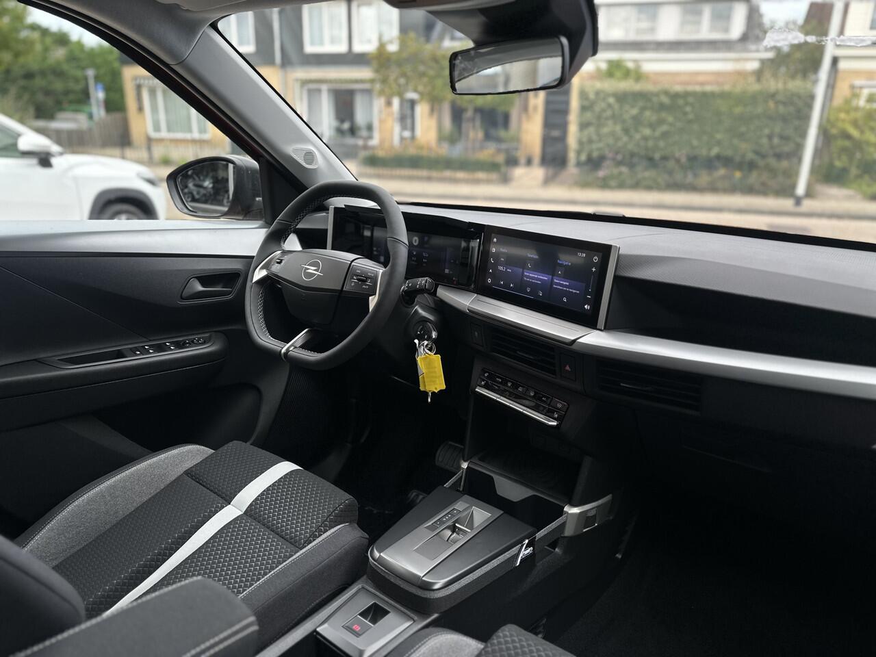 Opel FRONTERA 1.2 Turbo Hybrid Edition 145pk 1250kg TREKGEWICHT Automaat / Stoel stuur verwarming / Navi+camera / ECC.