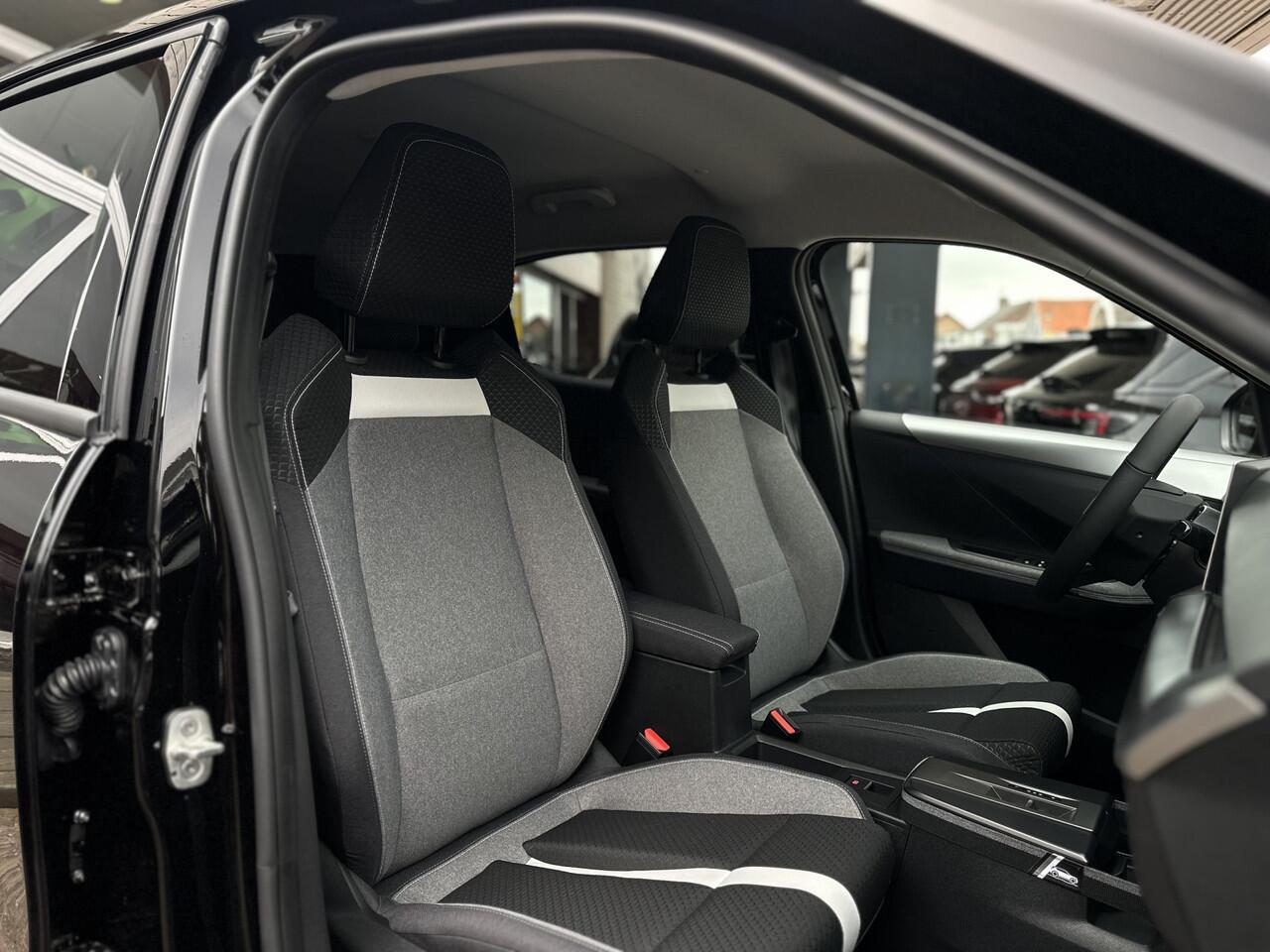 Opel FRONTERA 1.2 Turbo Hybrid GS Navi/Camera /stoel+stuur en Voorruitverwarming.