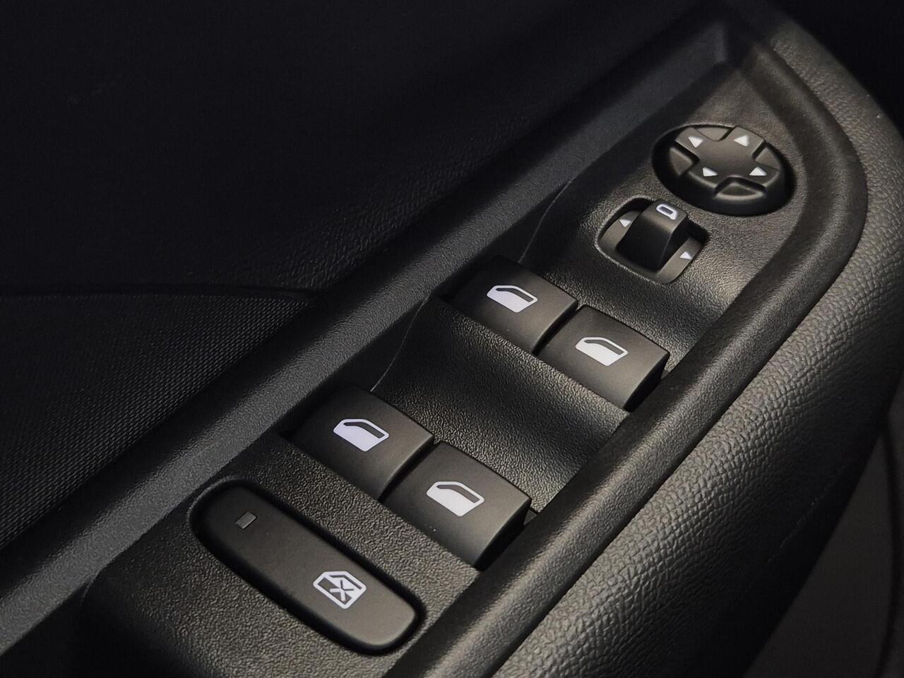 Opel FRONTERA Electric Edition 44 kWh | Navigatie | Achteruitrijcamera | Stoelverwarming | Comfortstoel | Stuurverwarming | Apple Carplay/Android Auto |