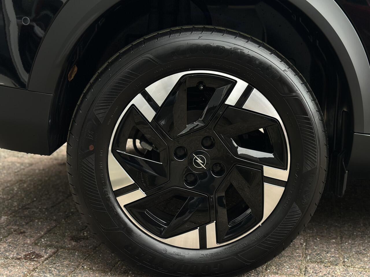 Opel FRONTERA 1.2 Turbo Hybrid GS Navi/Camera /stoel+stuur en Voorruitverwarming.