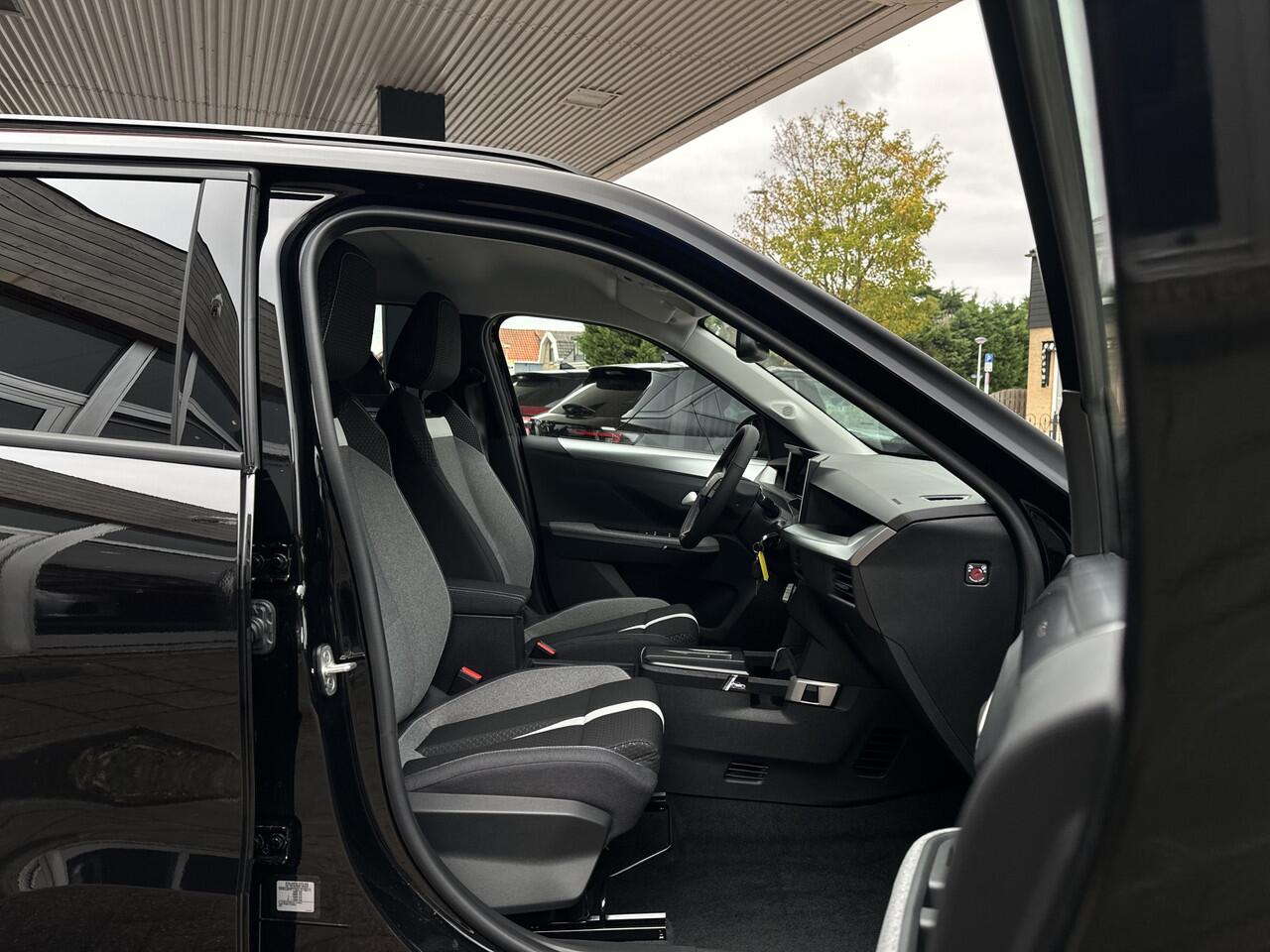 Opel FRONTERA 1.2 Turbo Hybrid GS 145PK Navi/Camera /stoel+stuur en Voorruitverwarming.