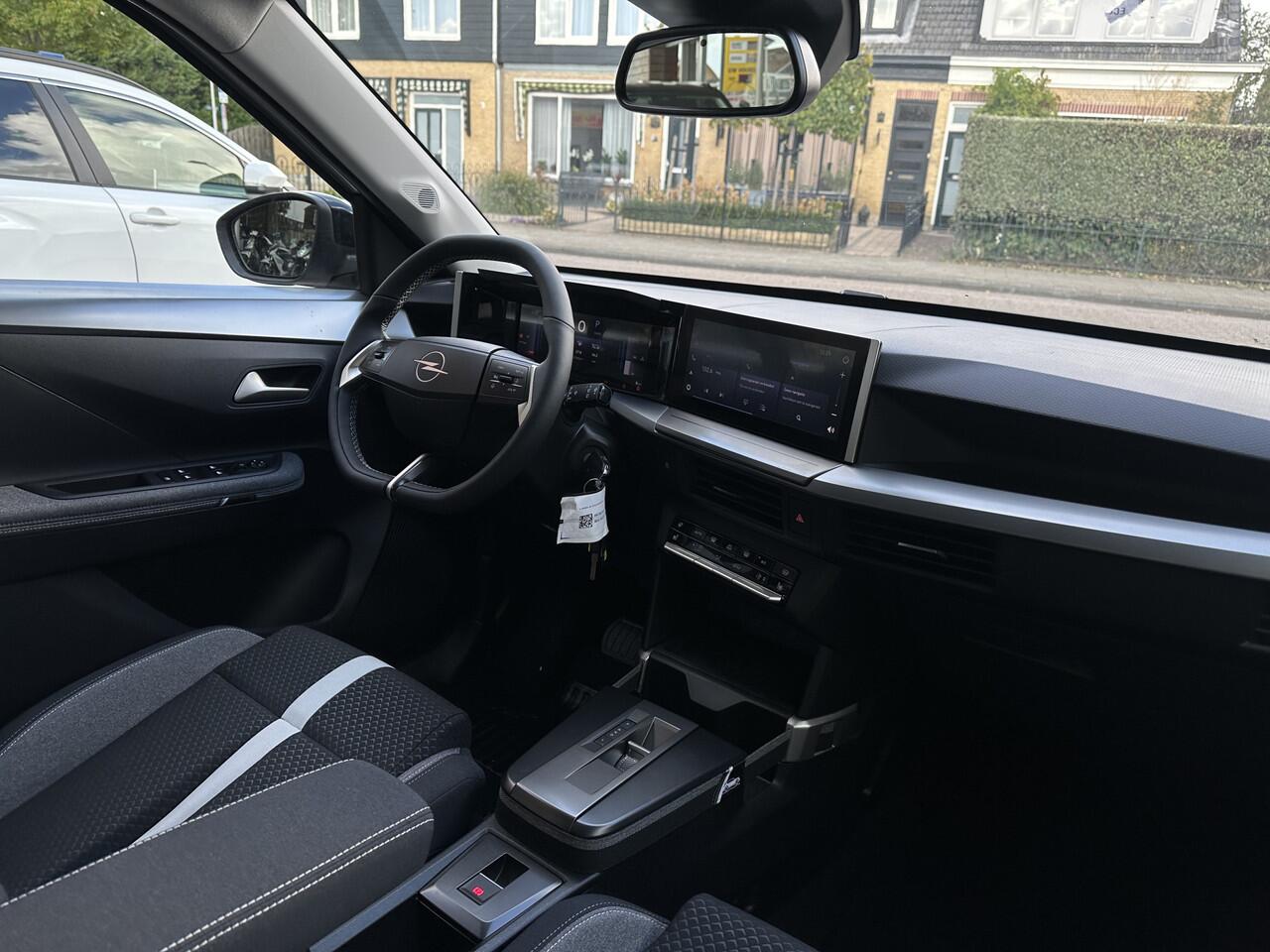 Opel FRONTERA 1.2 Turbo Hybrid GS Navi/Camera /stoel+stuur en Voorruitverwarming.