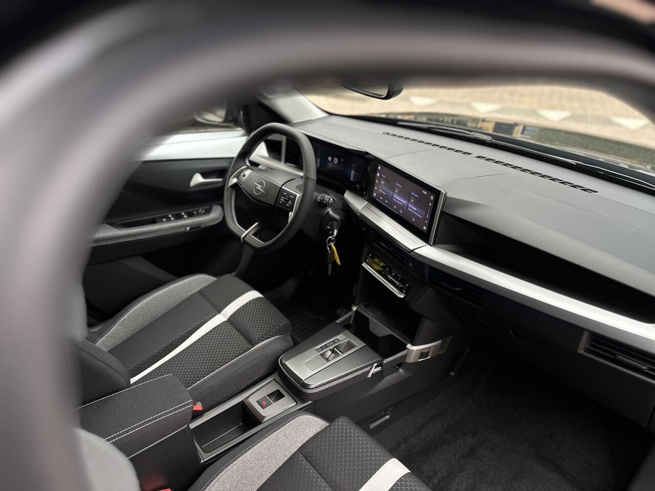 Opel FRONTERA 1.2 Turbo Hybrid GS Navi/Camera /stoel+stuur en Voorruitverwarming.