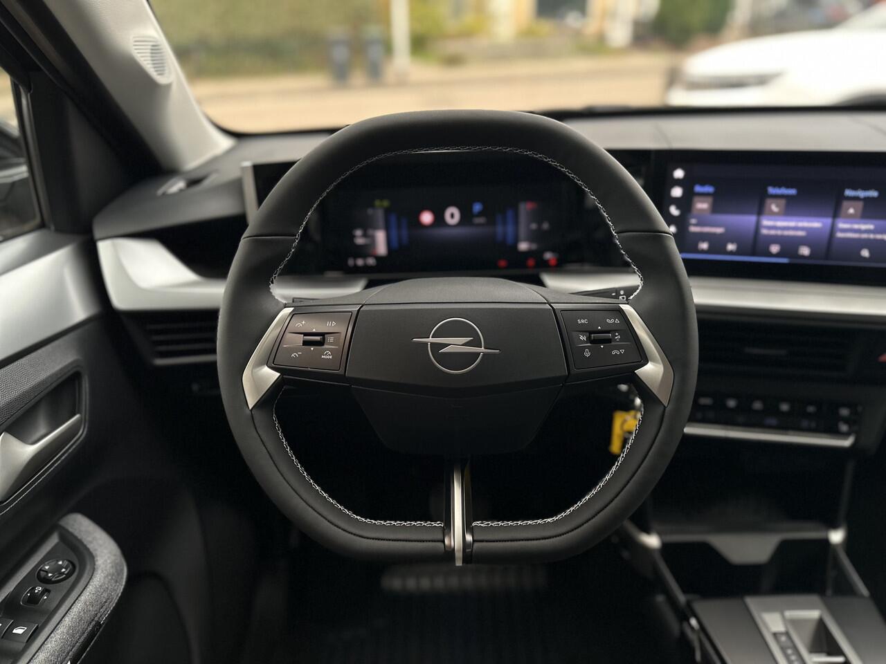 Opel FRONTERA 1.2 Turbo Hybrid GS Navi/Camera /stoel+stuur en Voorruitverwarming.